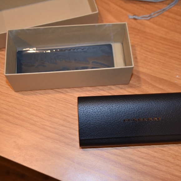 Burberry Glasses - Picture 5 of 6